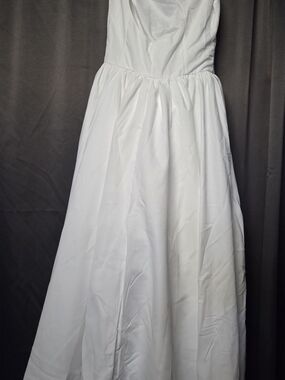 Elegant White Strapless Ball Gown